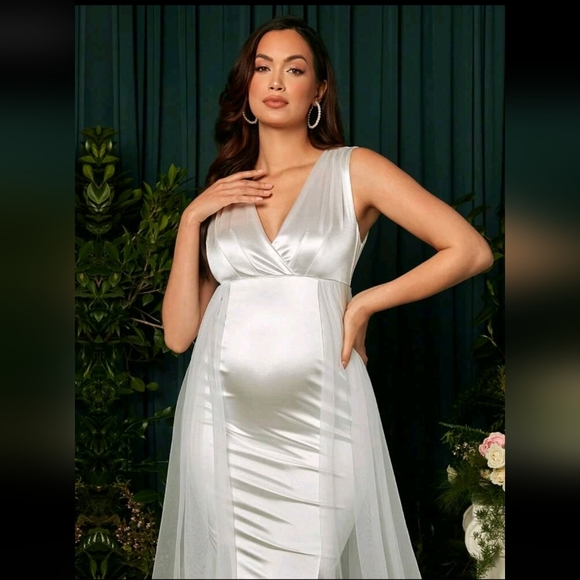 SHEIN Maternity Mermaid Hem Satin Overlay Dress - Picture 4 of 5